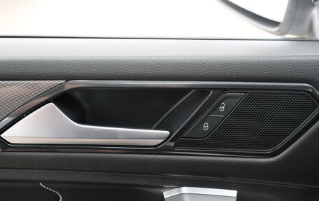 Volkswagen Tiguan II, 2021 год, 2 499 000 рублей, 9 фотография