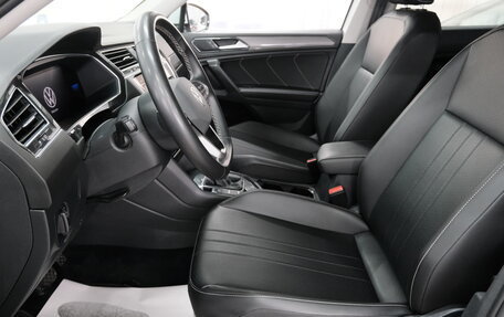 Volkswagen Tiguan II, 2021 год, 2 499 000 рублей, 8 фотография