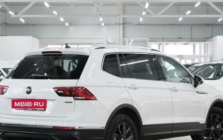 Volkswagen Tiguan II, 2021 год, 2 499 000 рублей, 7 фотография