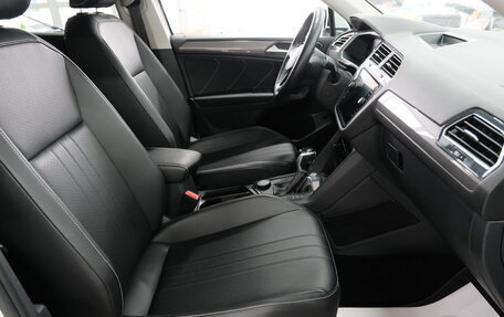 Volkswagen Tiguan II, 2021 год, 2 499 000 рублей, 24 фотография