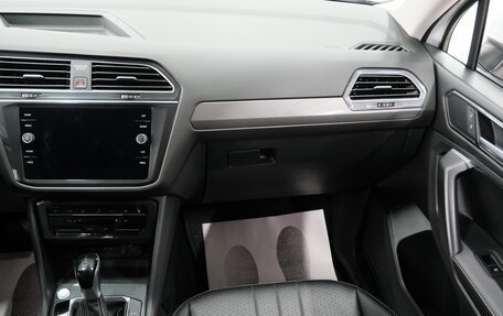 Volkswagen Tiguan II, 2021 год, 2 499 000 рублей, 22 фотография