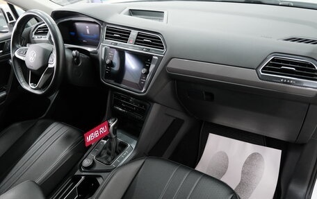 Volkswagen Tiguan II, 2021 год, 2 499 000 рублей, 23 фотография