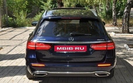 Mercedes-Benz E-Класс, 2018 год, 3 850 000 рублей, 5 фотография