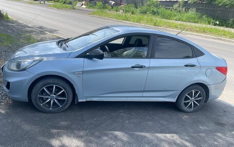 Hyundai Solaris II рестайлинг, 2011 год, 760 000 рублей, 1 фотография