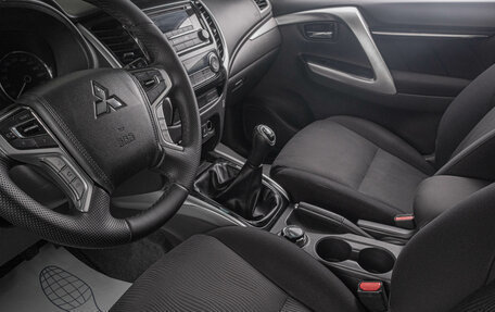 Mitsubishi Pajero Sport III рестайлинг, 2017 год, 2 349 000 рублей, 8 фотография
