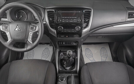 Mitsubishi Pajero Sport III рестайлинг, 2017 год, 2 349 000 рублей, 7 фотография
