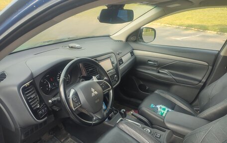Mitsubishi Outlander III рестайлинг 3, 2014 год, 1 450 000 рублей, 2 фотография
