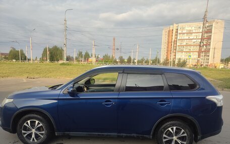Mitsubishi Outlander III рестайлинг 3, 2014 год, 1 450 000 рублей, 9 фотография