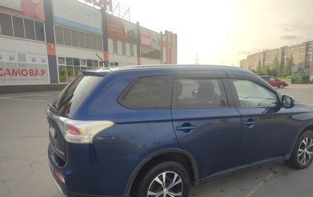 Mitsubishi Outlander III рестайлинг 3, 2014 год, 1 450 000 рублей, 10 фотография