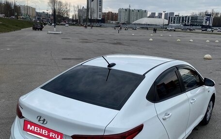 Hyundai Solaris II рестайлинг, 2018 год, 700 000 рублей, 3 фотография