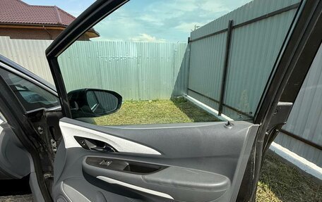 Chevrolet Bolt, 2017 год, 1 990 000 рублей, 22 фотография