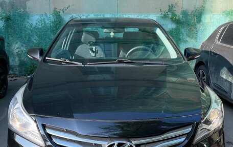 Hyundai Solaris II рестайлинг, 2015 год, 890 000 рублей, 2 фотография