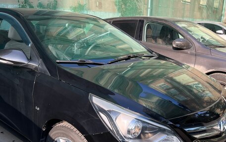 Hyundai Solaris II рестайлинг, 2015 год, 890 000 рублей, 3 фотография