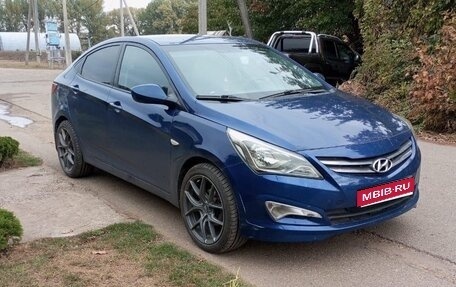 Hyundai Solaris II рестайлинг, 2015 год, 930 000 рублей, 1 фотография