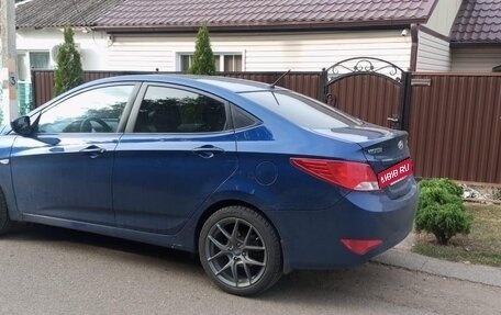 Hyundai Solaris II рестайлинг, 2015 год, 930 000 рублей, 3 фотография