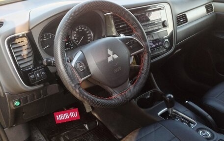 Mitsubishi Outlander III рестайлинг 3, 2012 год, 1 370 000 рублей, 4 фотография