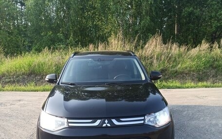 Mitsubishi Outlander III рестайлинг 3, 2012 год, 1 370 000 рублей, 2 фотография