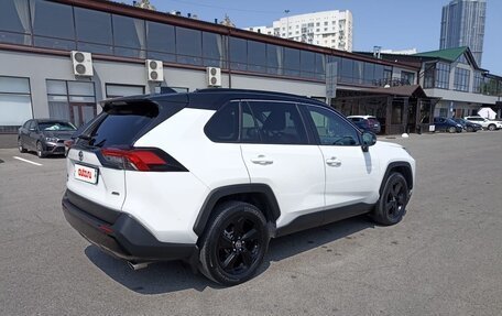 Toyota RAV4, 2020 год, 3 390 000 рублей, 2 фотография
