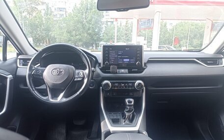 Toyota RAV4, 2020 год, 3 390 000 рублей, 15 фотография