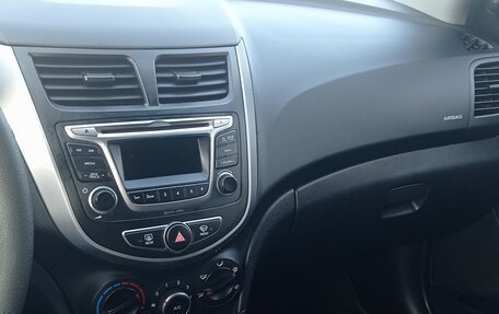 Hyundai Solaris II рестайлинг, 2015 год, 1 150 000 рублей, 2 фотография