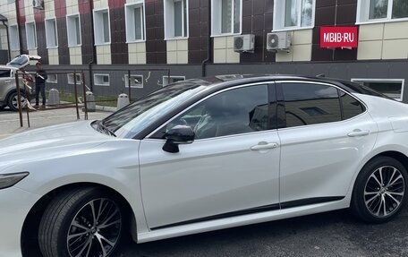 Toyota Camry, 2020 год, 3 750 000 рублей, 4 фотография