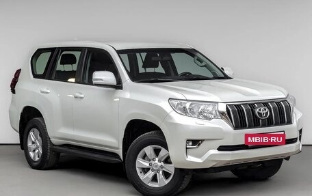 Toyota Land Cruiser Prado 150 рестайлинг 2, 2018 год, 4 200 000 рублей, 3 фотография