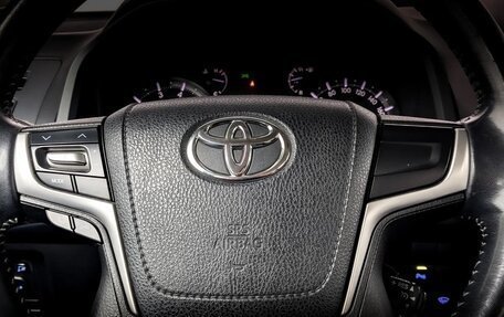 Toyota Land Cruiser Prado 150 рестайлинг 2, 2018 год, 4 200 000 рублей, 27 фотография