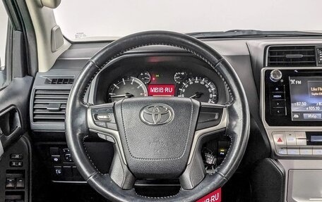Toyota Land Cruiser Prado 150 рестайлинг 2, 2018 год, 4 200 000 рублей, 19 фотография