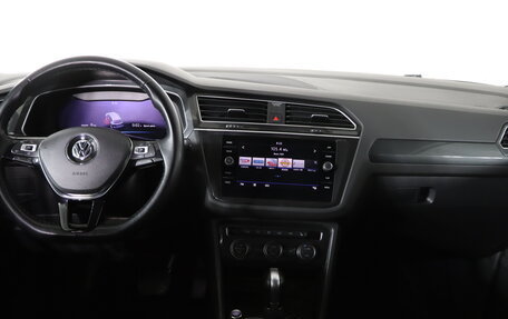 Volkswagen Tiguan II, 2018 год, 2 989 990 рублей, 13 фотография