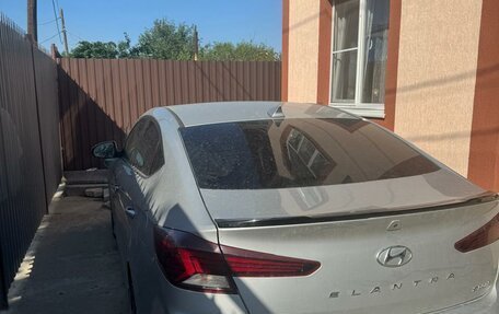 Hyundai Elantra VI рестайлинг, 2018 год, 1 600 000 рублей, 6 фотография