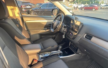 Mitsubishi Outlander III рестайлинг 3, 2018 год, 2 050 000 рублей, 12 фотография