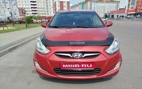 Hyundai Solaris II рестайлинг, 2011 год, 600 000 рублей, 1 фотография