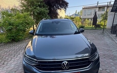 Volkswagen Tiguan II, 2021 год, 2 950 000 рублей, 1 фотография
