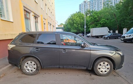 Mitsubishi Outlander III рестайлинг 3, 2014 год, 1 400 000 рублей, 4 фотография