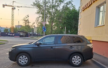 Mitsubishi Outlander III рестайлинг 3, 2014 год, 1 400 000 рублей, 3 фотография