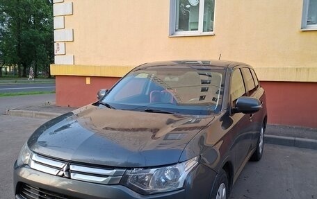 Mitsubishi Outlander III рестайлинг 3, 2014 год, 1 400 000 рублей, 2 фотография