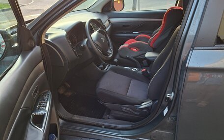 Mitsubishi Outlander III рестайлинг 3, 2014 год, 1 400 000 рублей, 7 фотография