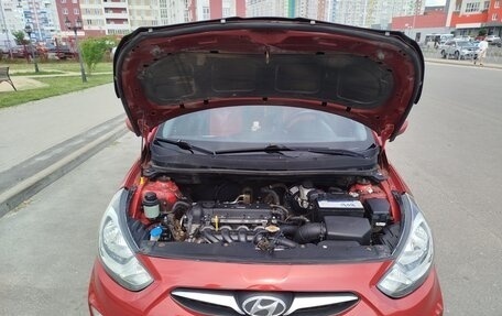 Hyundai Solaris II рестайлинг, 2011 год, 600 000 рублей, 4 фотография