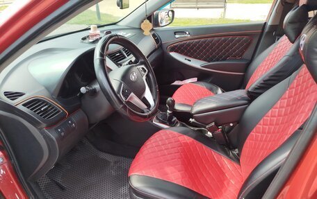 Hyundai Solaris II рестайлинг, 2011 год, 600 000 рублей, 12 фотография