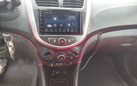 Hyundai Solaris II рестайлинг, 2011 год, 600 000 рублей, 16 фотография