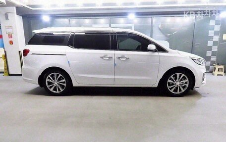 KIA Carnival III, 2020 год, 2 206 000 рублей, 3 фотография
