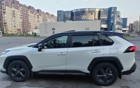 Toyota RAV4, 2022 год, 4 050 000 рублей, 8 фотография