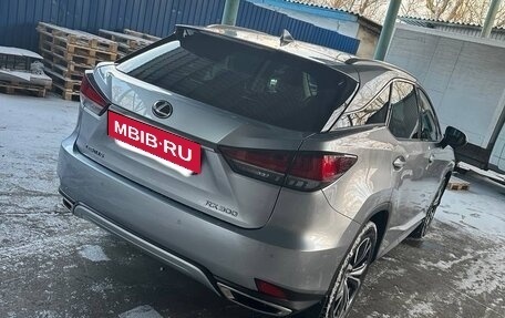Lexus RX IV рестайлинг, 2021 год, 5 700 000 рублей, 8 фотография