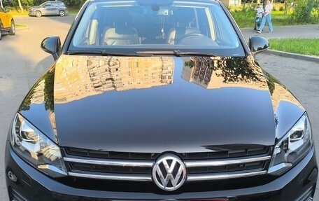 Volkswagen Touareg III, 2011 год, 1 800 000 рублей, 2 фотография