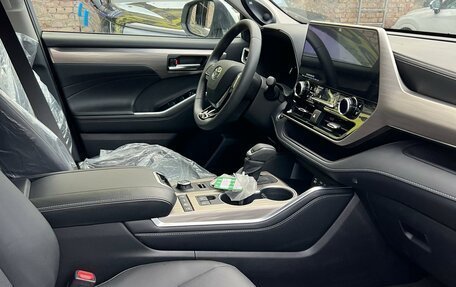Toyota Highlander, 2025 год, 3 900 000 рублей, 2 фотография
