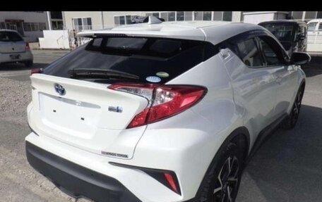 Toyota C-HR I рестайлинг, 2017 год, 2 500 000 рублей, 2 фотография