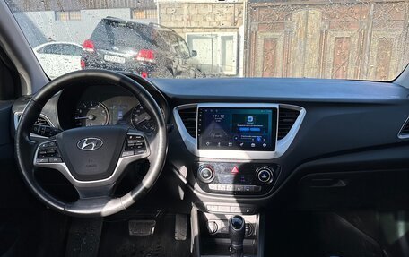 Hyundai Solaris II рестайлинг, 2017 год, 910 000 рублей, 4 фотография