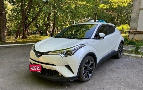 Toyota C-HR I рестайлинг, 2017 год, 2 500 000 рублей, 4 фотография