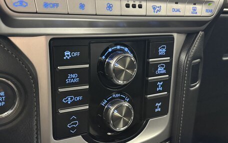 Toyota Land Cruiser Prado 150 рестайлинг 2, 2018 год, 4 889 000 рублей, 15 фотография