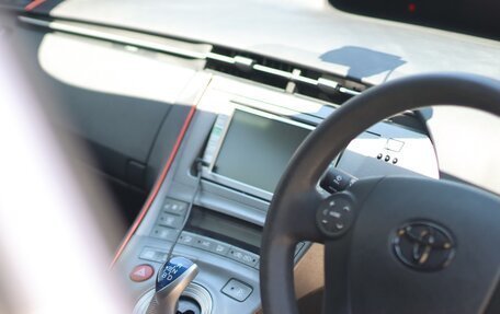 Toyota Prius, 2012 год, 1 050 000 рублей, 12 фотография